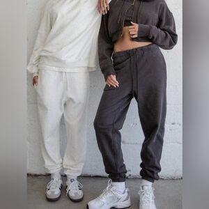 Elwood Vintage White Core Unisex Sweatpants Size Medium